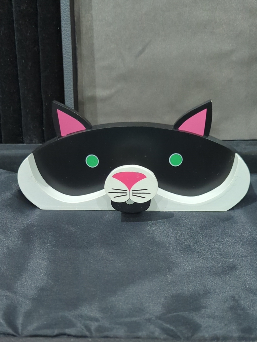 Kids Cat-Themed Wooden Mask Holder - Black & Pink